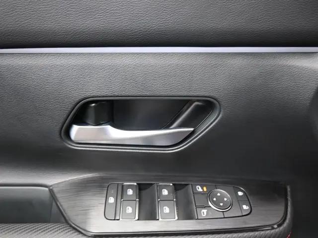 2025 Nissan Kicks SR FWD