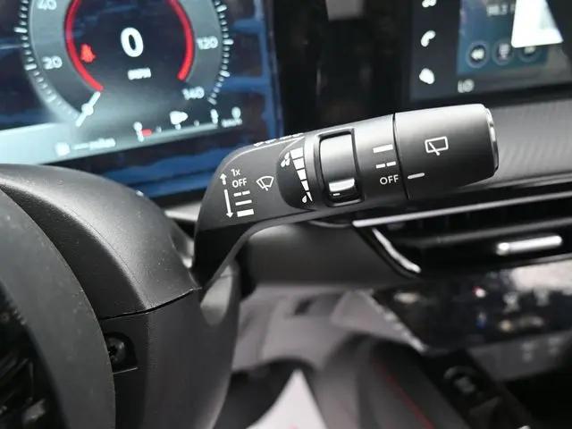 2025 Nissan Kicks SR FWD