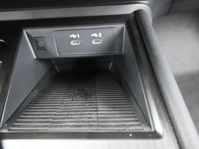 2025 Nissan Kicks SR FWD