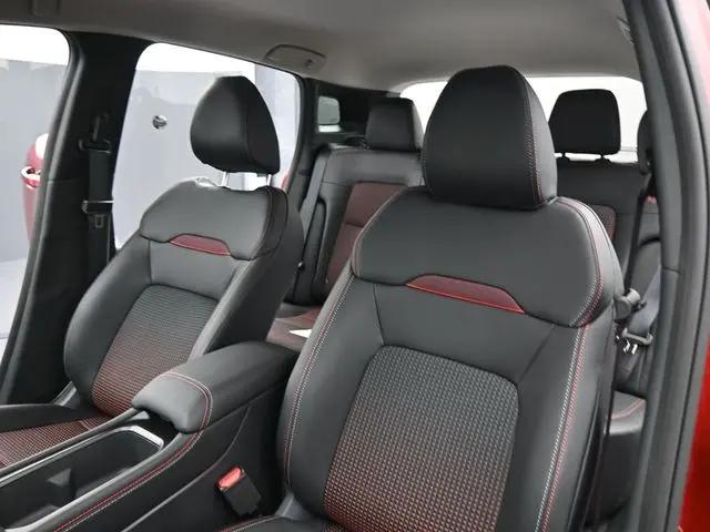 2025 Nissan Kicks SR FWD