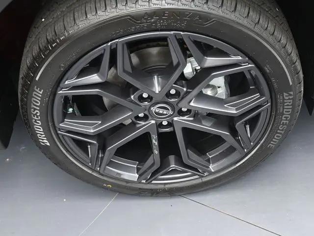 2025 Nissan Kicks SR FWD