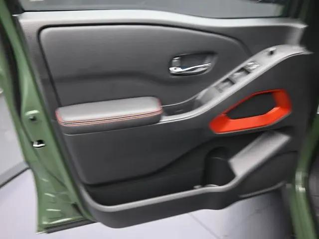 2025 Nissan Frontier Crew Cab PRO-X 4x2