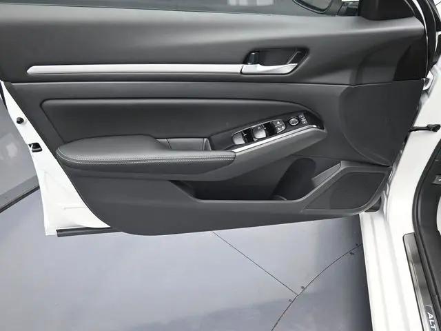 2025 Nissan Altima SL FWD