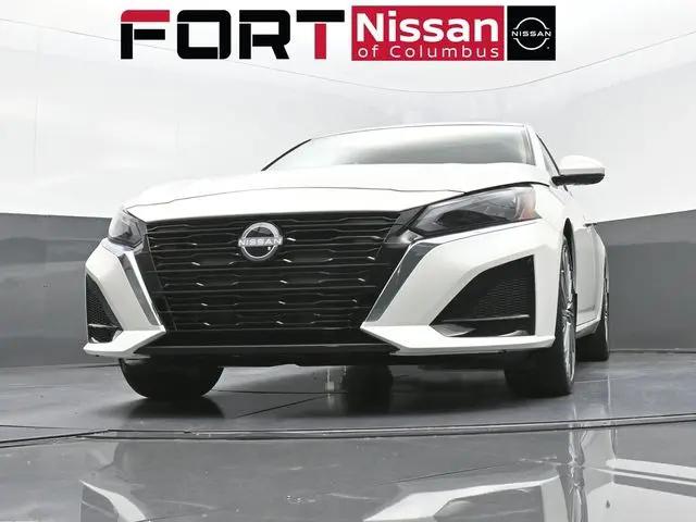 2025 Nissan Altima SL FWD