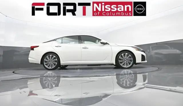 2025 Nissan Altima SL FWD