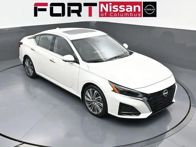 2025 Nissan Altima SL FWD