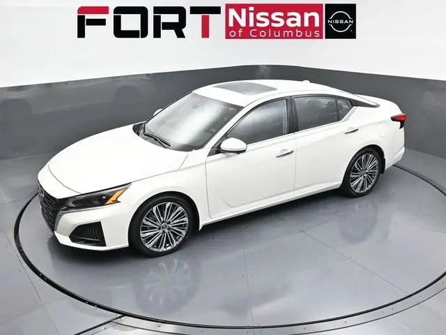 2025 Nissan Altima SL FWD
