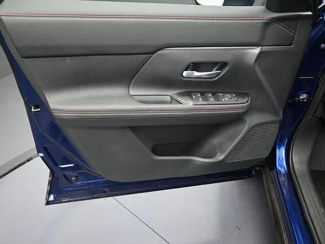 2025 Nissan Kicks SR FWD
