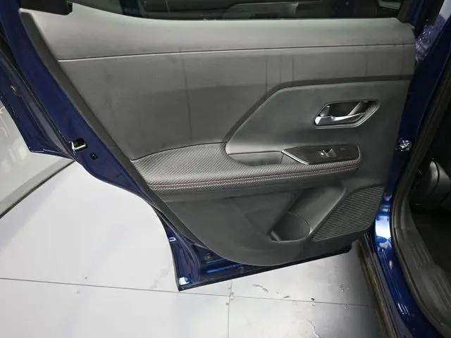 2025 Nissan Kicks SR FWD