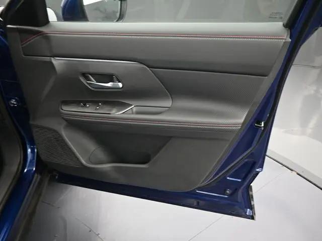 2025 Nissan Kicks SR FWD