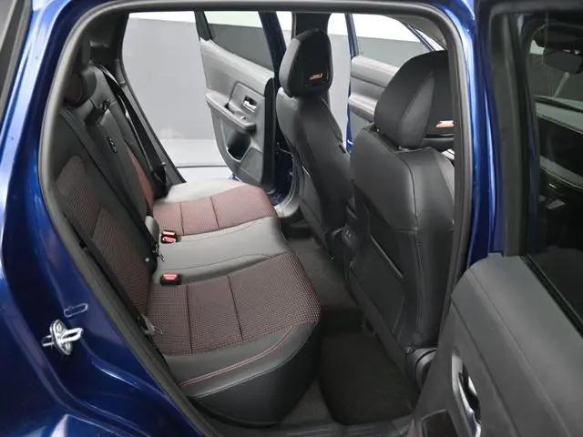 2025 Nissan Kicks SR FWD