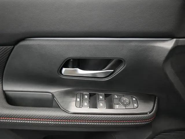 2025 Nissan Kicks SR FWD