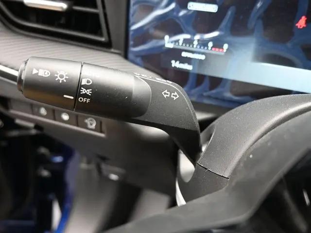 2025 Nissan Kicks SR FWD