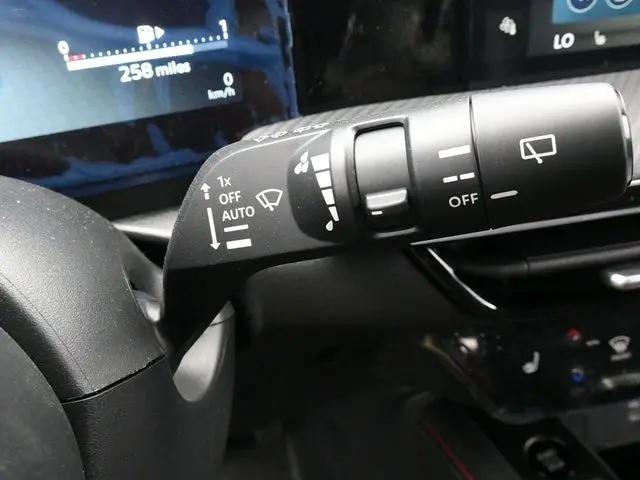 2025 Nissan Kicks SR FWD