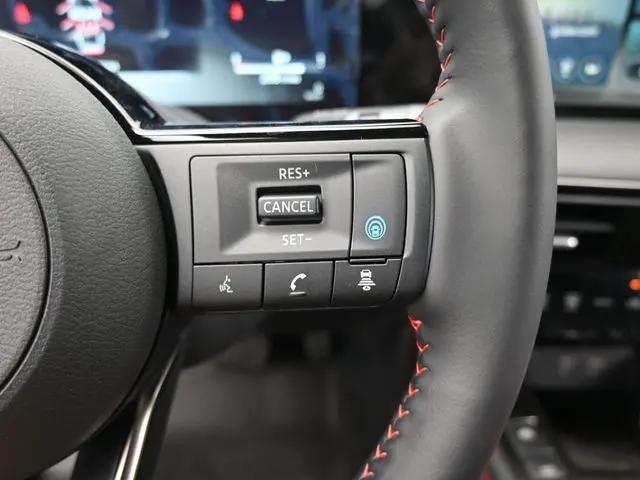 2025 Nissan Kicks SR FWD