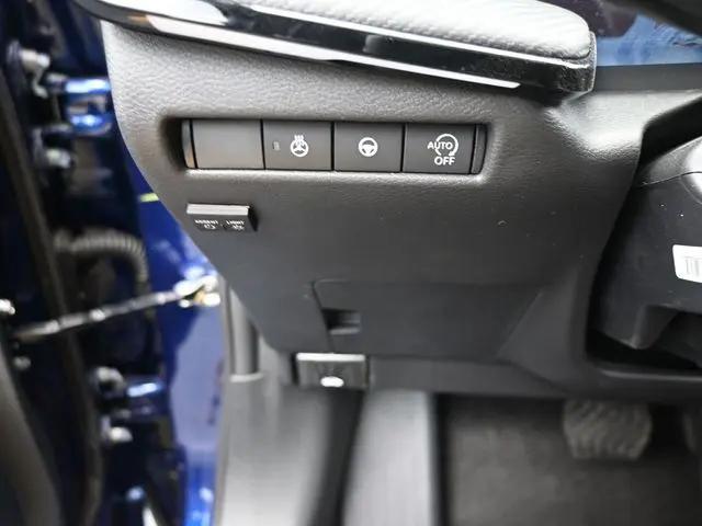 2025 Nissan Kicks SR FWD
