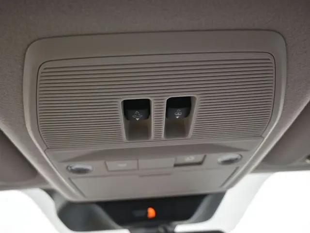 2025 Nissan Kicks SR FWD
