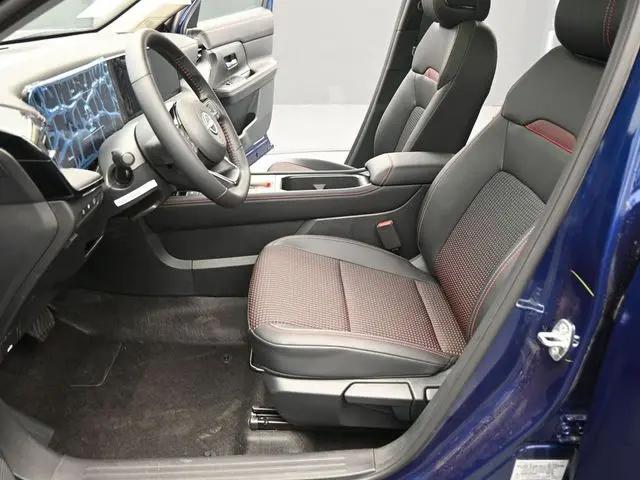 2025 Nissan Kicks SR FWD