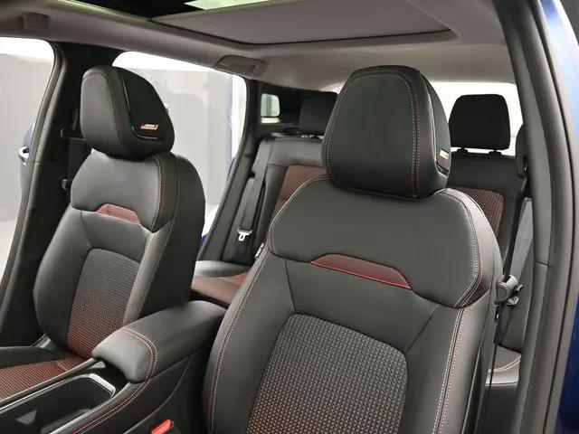 2025 Nissan Kicks SR FWD