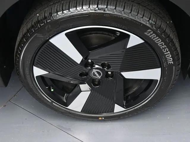 2025 Nissan Kicks SR FWD