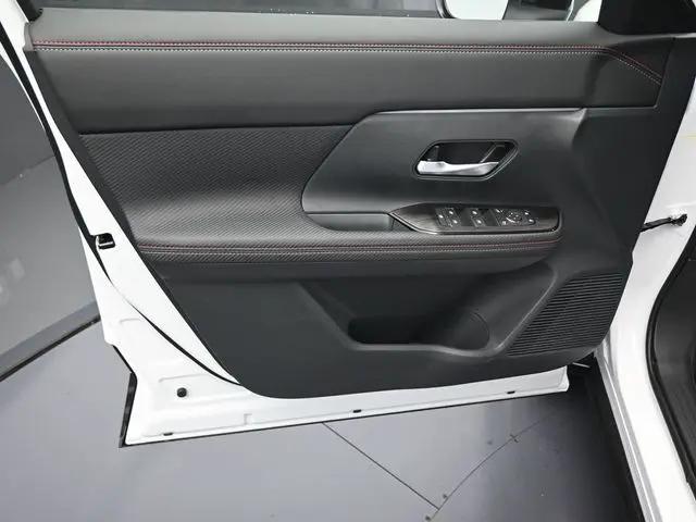 2025 Nissan Kicks SR FWD