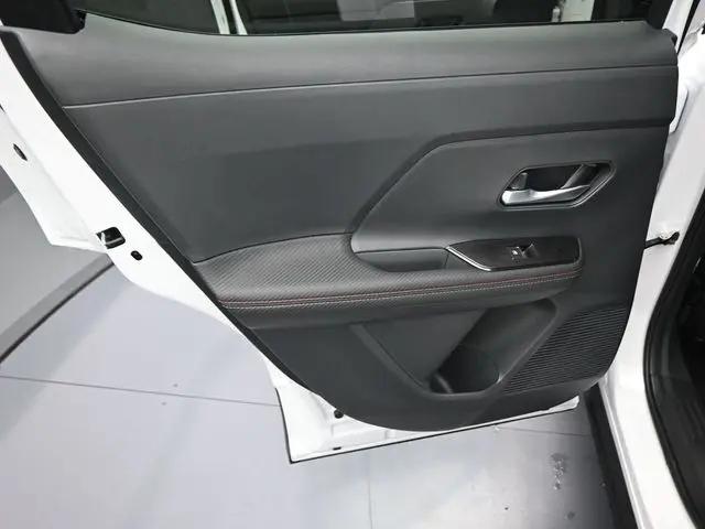 2025 Nissan Kicks SR FWD