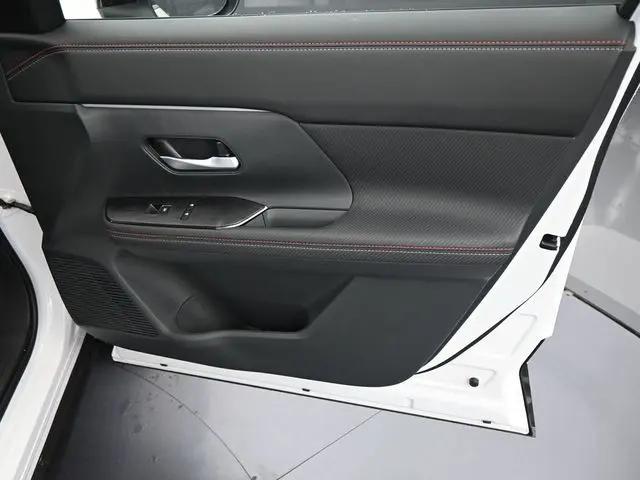 2025 Nissan Kicks SR FWD