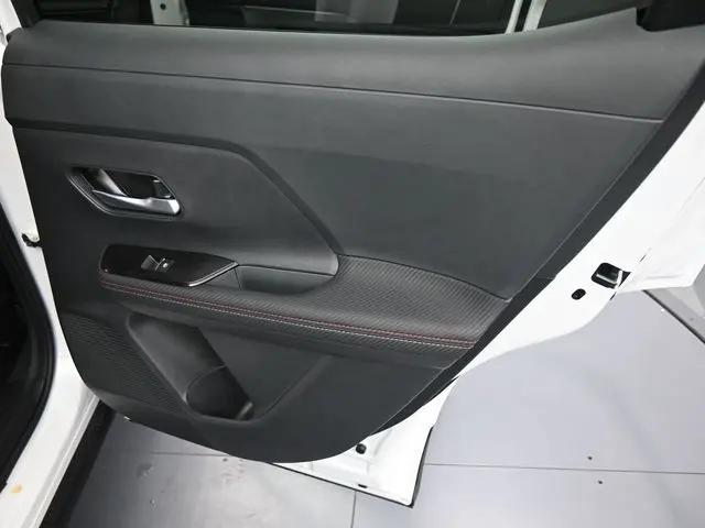 2025 Nissan Kicks SR FWD