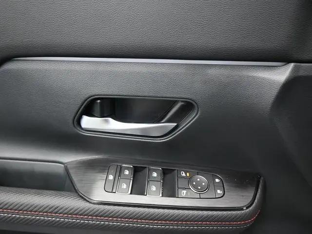 2025 Nissan Kicks SR FWD