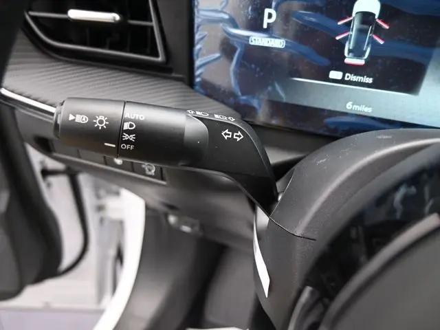 2025 Nissan Kicks SR FWD