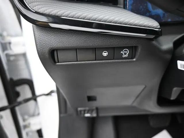 2025 Nissan Kicks SR FWD