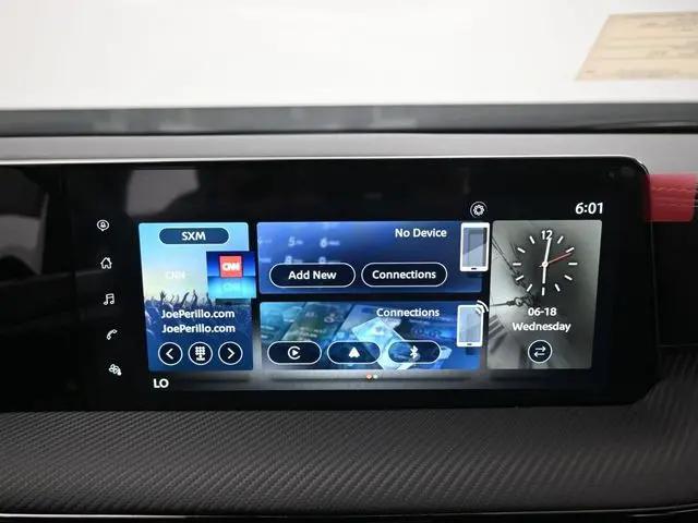 2025 Nissan Kicks SR FWD