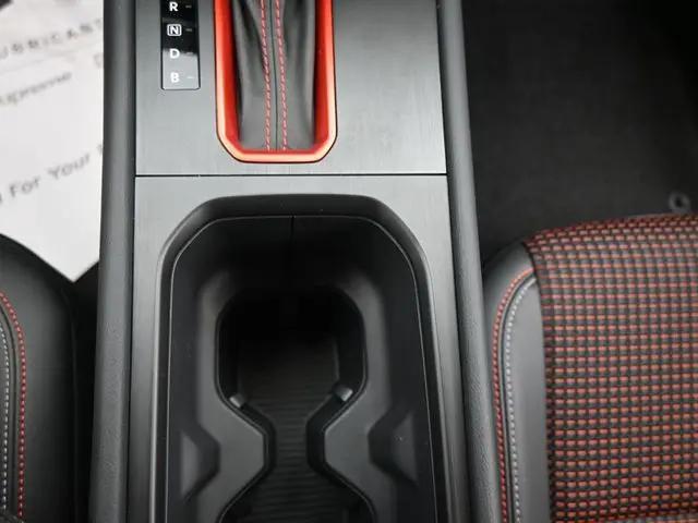 2025 Nissan Kicks SR FWD