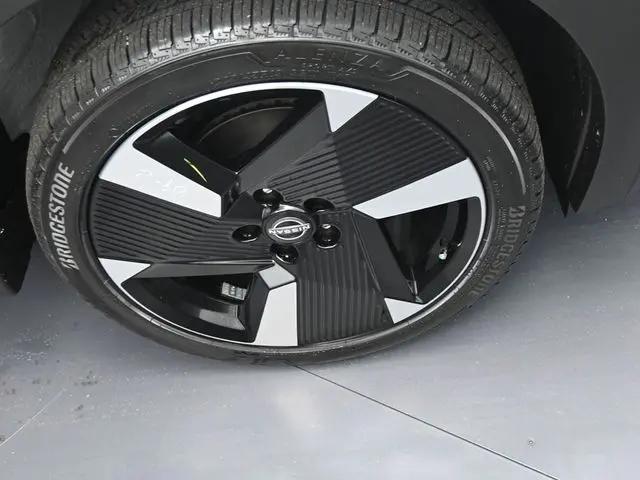 2025 Nissan Kicks SR FWD