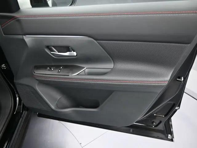 2025 Nissan Kicks SR FWD