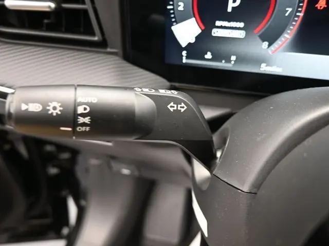 2025 Nissan Kicks SR FWD
