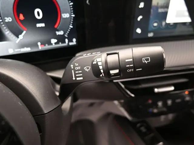 2025 Nissan Kicks SR FWD