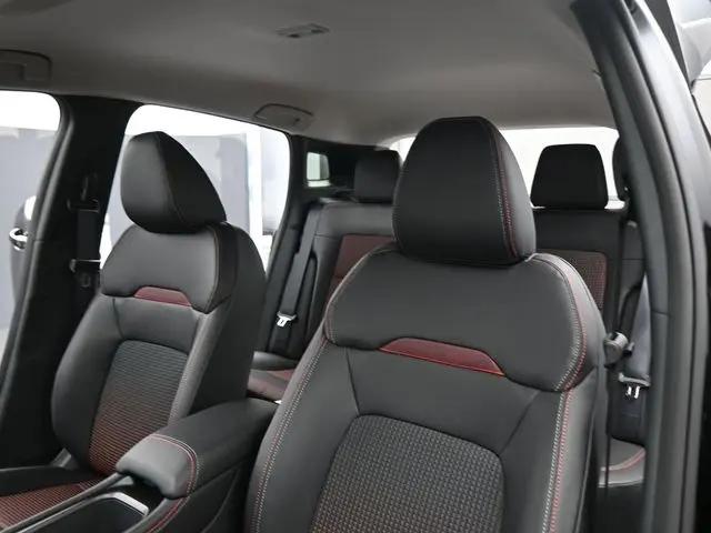 2025 Nissan Kicks SR FWD