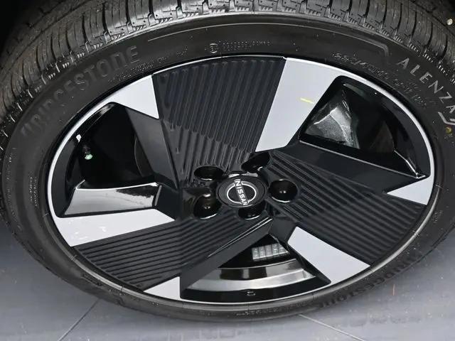 2025 Nissan Kicks SR FWD