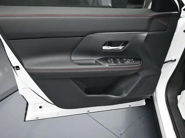 2025 Nissan Kicks SR Intelligent AWD