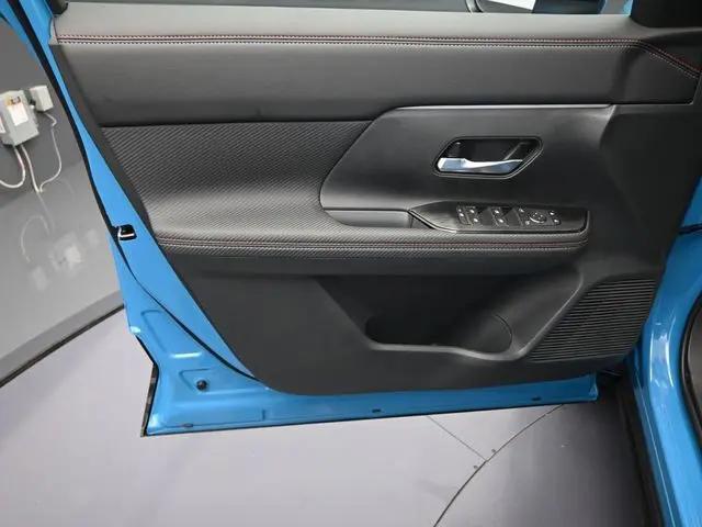 2025 Nissan Kicks SR FWD