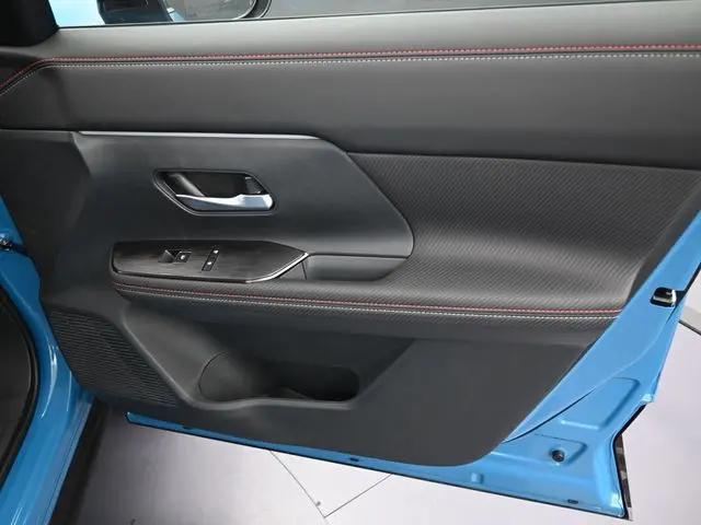 2025 Nissan Kicks SR FWD