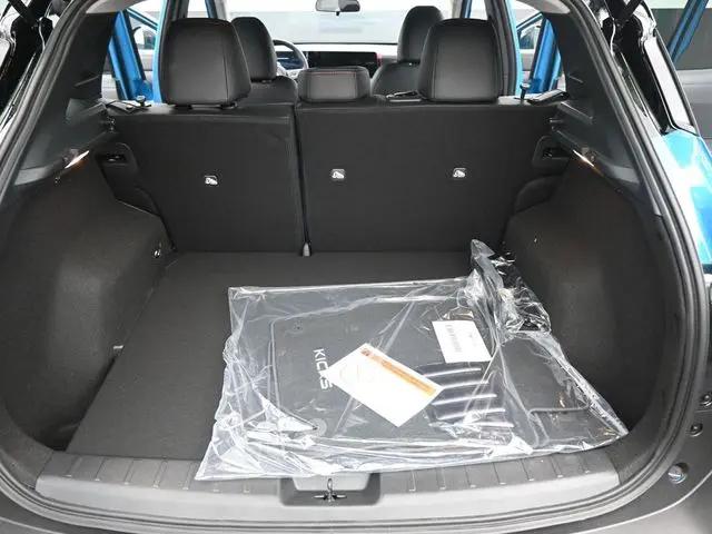 2025 Nissan Kicks SR FWD
