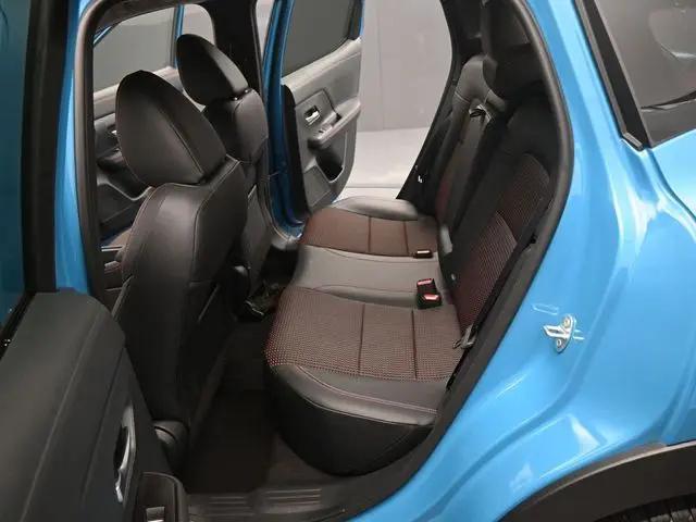 2025 Nissan Kicks SR FWD