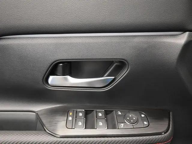 2025 Nissan Kicks SR FWD