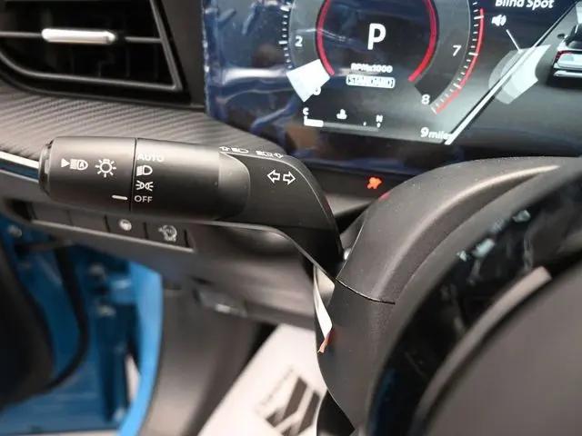 2025 Nissan Kicks SR FWD