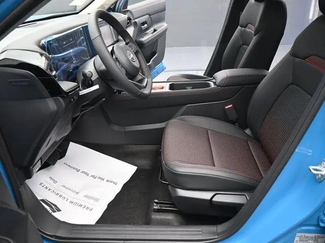 2025 Nissan Kicks SR FWD