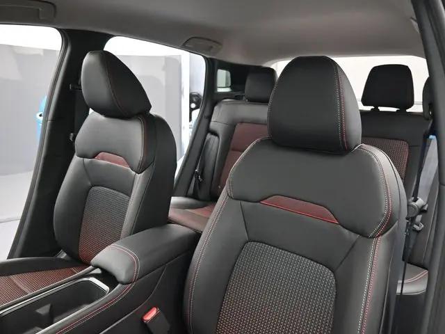 2025 Nissan Kicks SR FWD