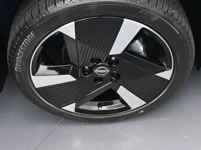 2025 Nissan Kicks SR FWD
