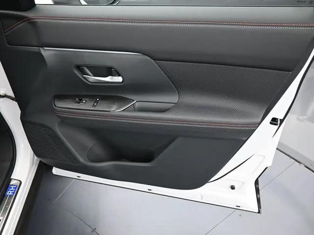 2025 Nissan Kicks SR Intelligent AWD
